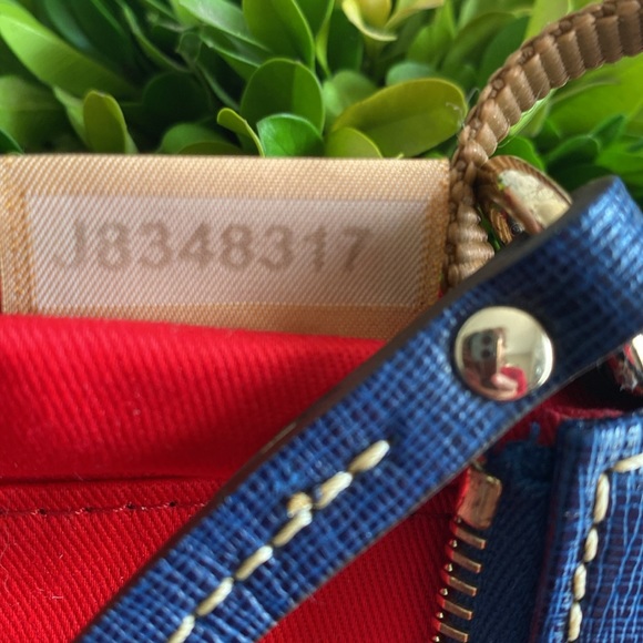 DOONEY & BOURKE "LEXI" 💙NAVY BLUE💙 LEATHER CONVERTIBLE CROSSBODY BAG 🌟EUC🌟 - Picture 16 of 17